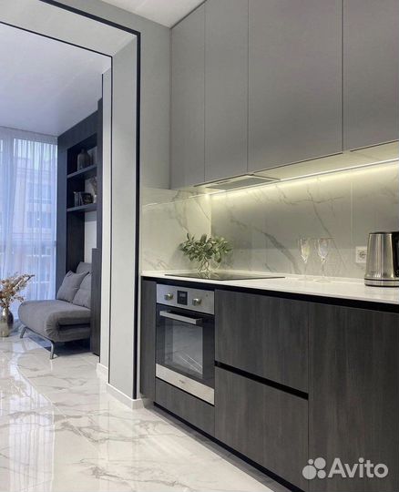 Угловая кухня на заказ с подсветкой