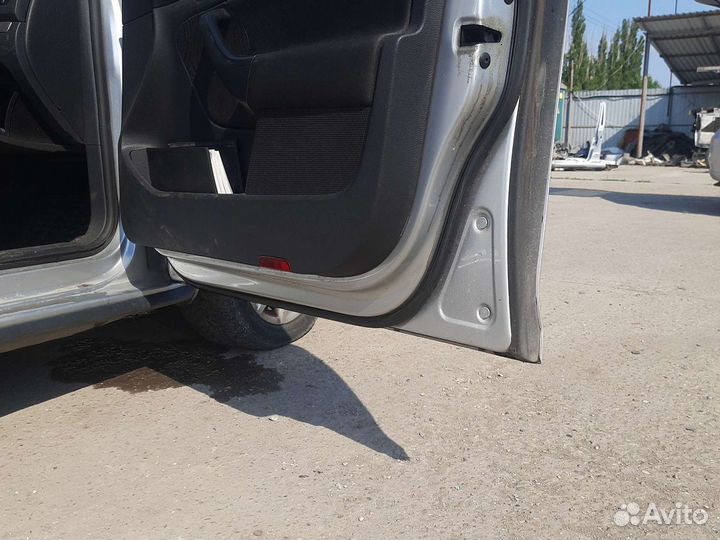 Дверь передняя правая Volkswagen Jetta 5