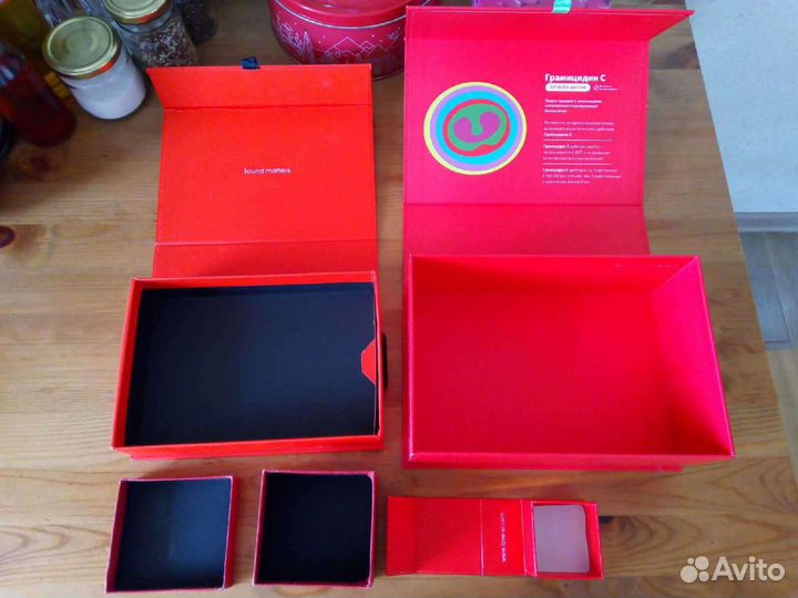 Красные коробки (аптечка + шкатулки) цена за все