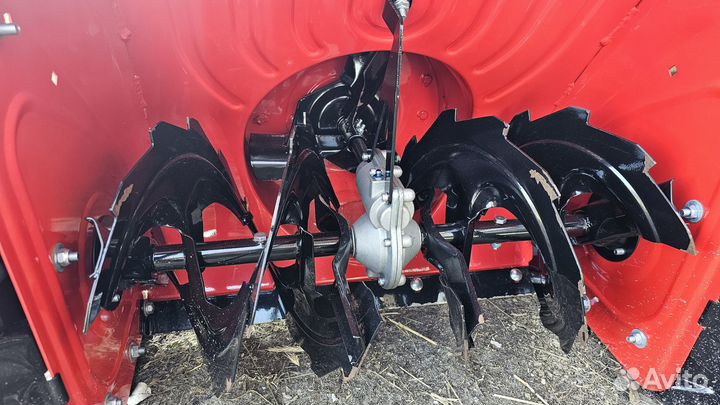 Снегоуборщик бензиновый самоходный