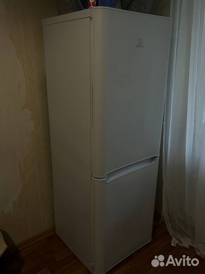 Холодильник indesit