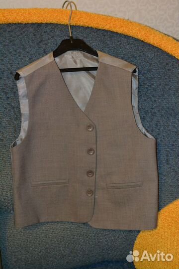 Костюм детский тройка в отличном состояние