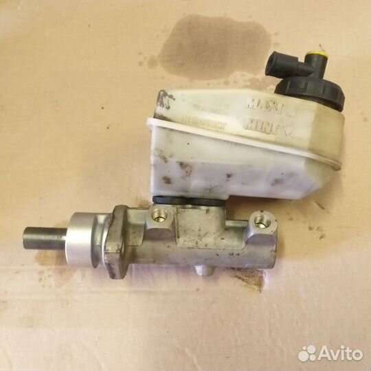 Главный тормозной цилиндр рено меган 1 сценик 1