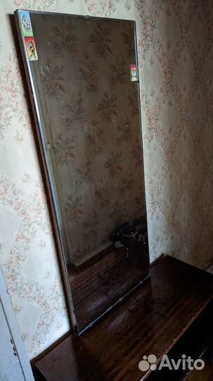 Трюмо с зеркалом