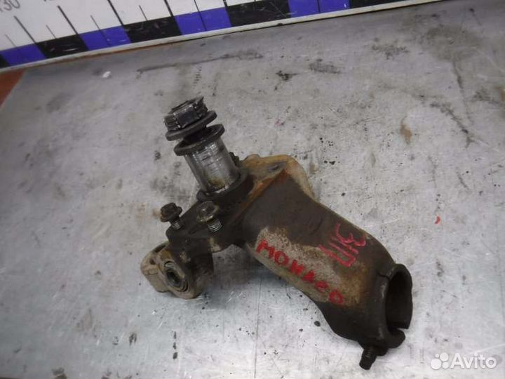 Кулак задний правый Ford Mondeo 2 1.6 1997