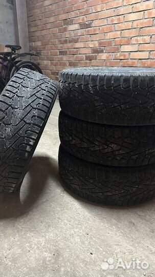 Pirelli Ice Zero 215/55 R17