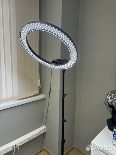 Кольцевая лампа со штативом