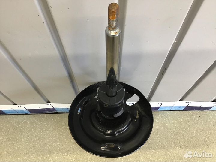 Амортизатор передний левый Toyota Camry V70 2017