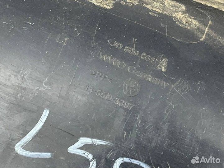 Подкрылок передний левый Volkswagen Golf MK4