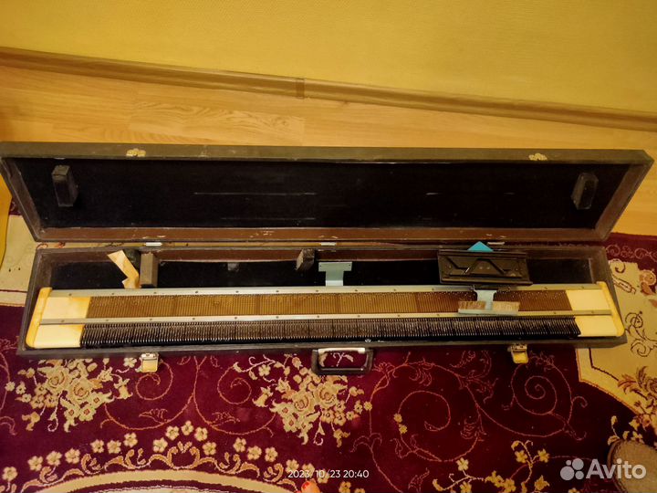 Плосковязальная ручная машина 