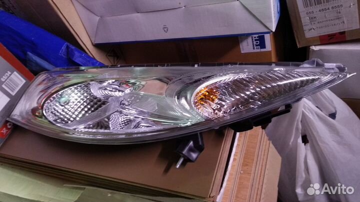 Фара передняя правая Ниссан Жук