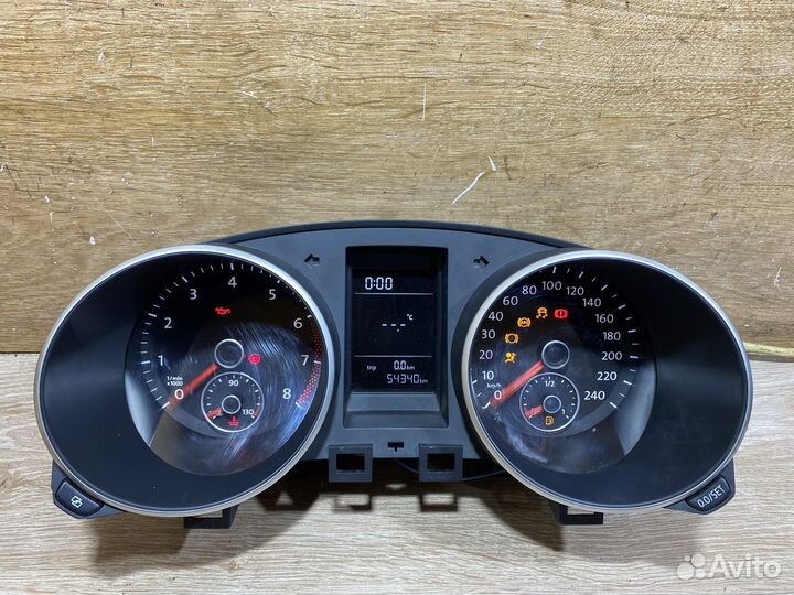 Панель приборов Volkswagen Golf 6 бензин 1121127
