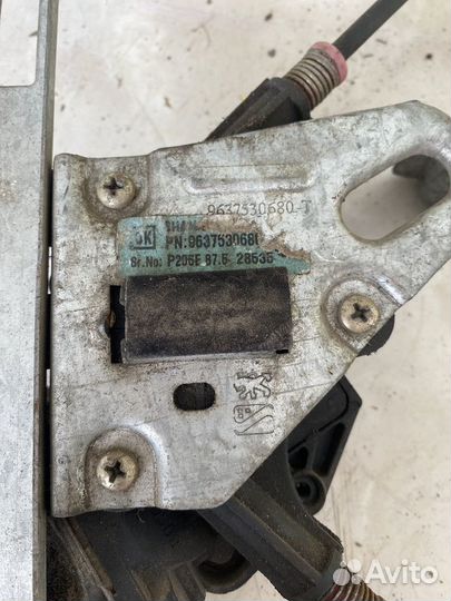 Стеклоподъемник передний левый Peugeot 206