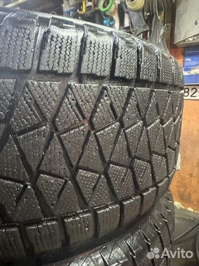 Bridgestone Blizzak DM-V2 275/55 R20