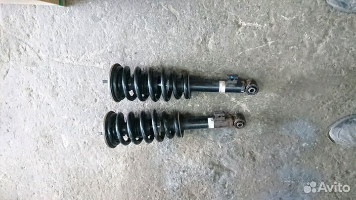 Стойка амортизатор Митсубиси L200 Паджеро