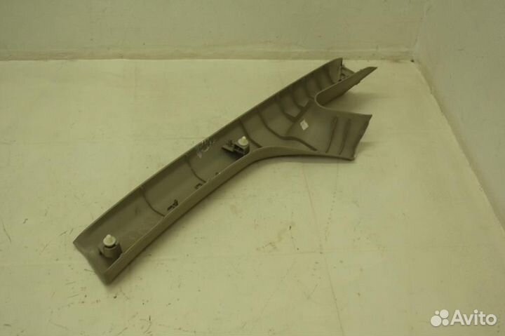 Обшивка стойки правая Nissan Tiida C11