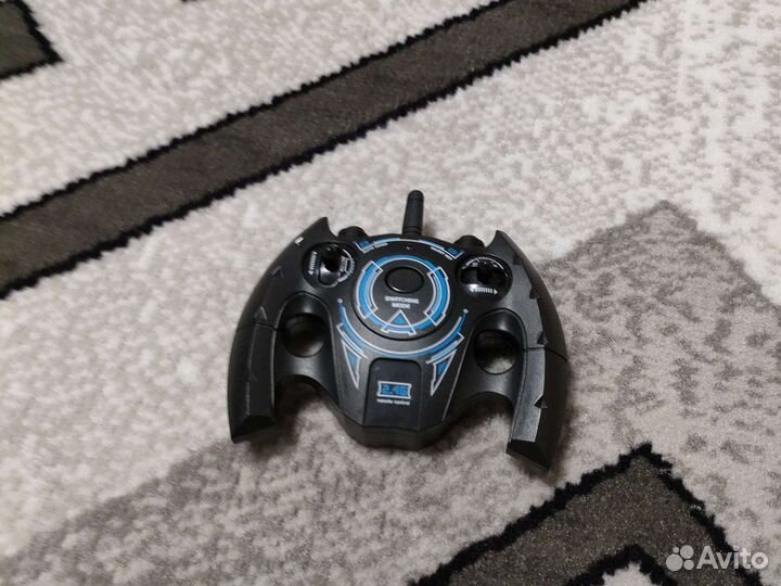 Машина на пульте управления офф-роад