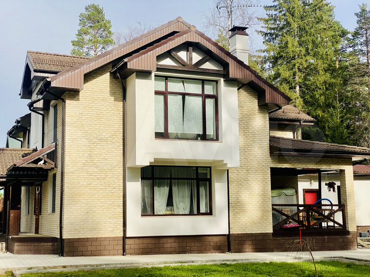 Дом 200 м² на участке 12 сот.