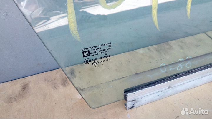 Стекло передней правой двери на Опель Вектра Ц