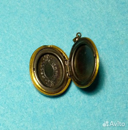 Винтажный медальон овальной формы