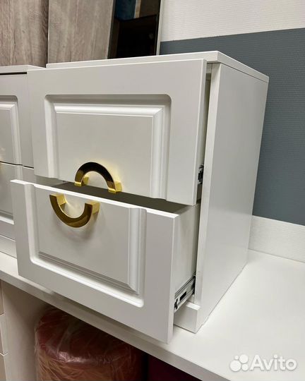 Тумба прикроватная