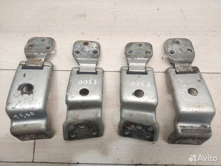 Петли задних дверей Mercedes Vito W639 ом646 2005