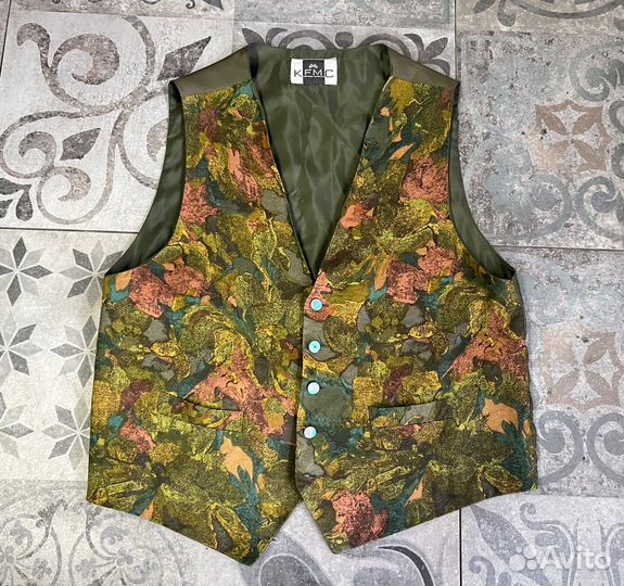 Винтажная жилетка и вельветовые брюки