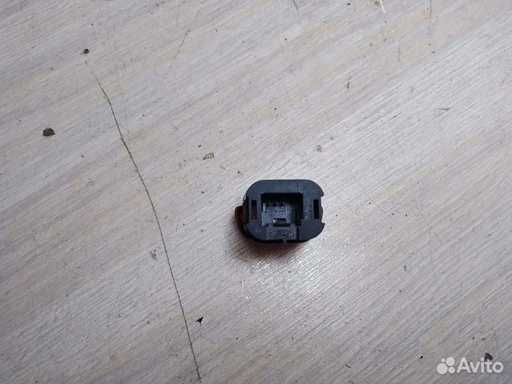 Кнопка аварийки Ford Fiesta MK5