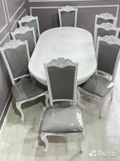 Стол и стулья 