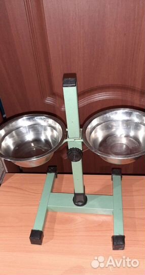 Подставка с мисками для собак