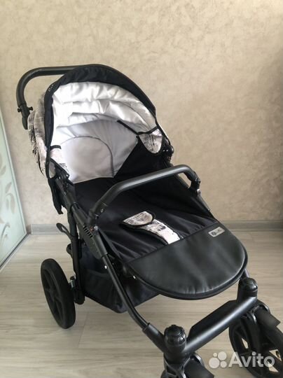 Коляска прогулочная всесезонная
