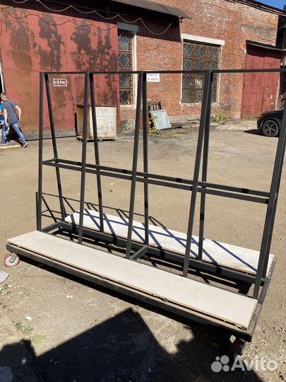 Пирамида на колесиках