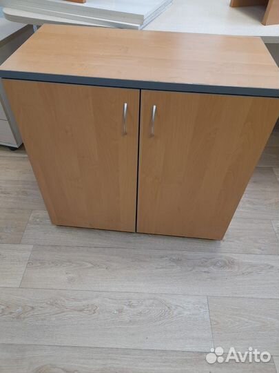 Офисная мебель компл. Б/У 2стола, 3тумбы,3кресла