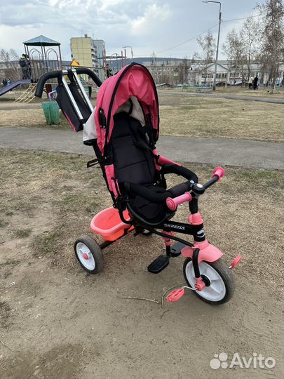 Трехколесный велосипед с родительской ручкой