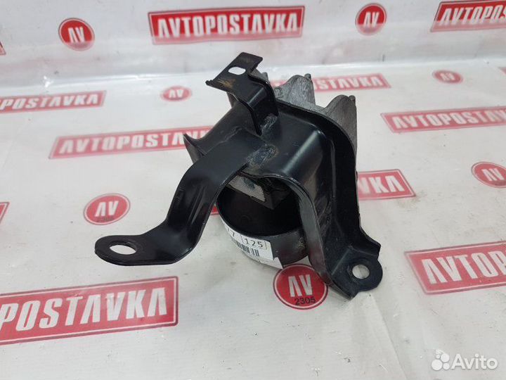 Подушка двигателя правая Toyota Yaris KSP210