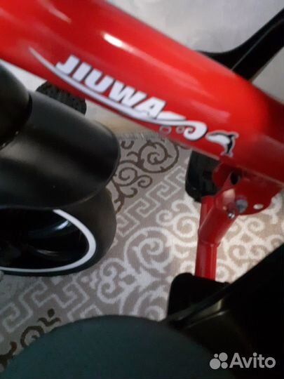 Детский прогулочный велосипед с ручкой