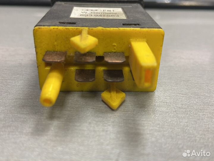 Кнопка противотуманки Audi 80 893941563