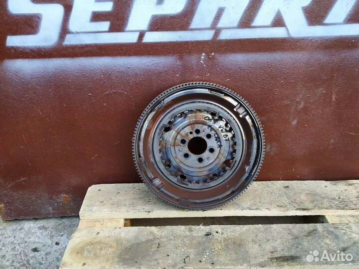 Маховик Volkswagen Passat B7 1.4 caxa 2011