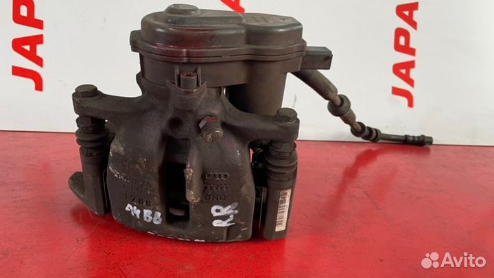 Суппорт задний правый Audi A4 B8 1.8 tfsi cdhb