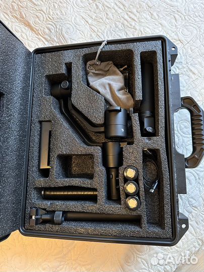 Стабилизатор moza air в чемодане