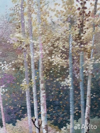 Картина вышивка шелком в резной раме