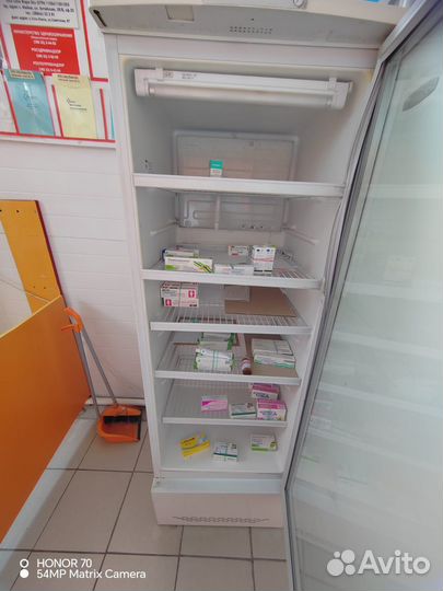 Продам холодильники витринные
