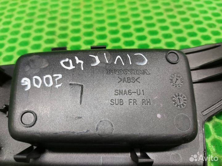 Накладка двери передняя правая Honda Civic 4D 2006