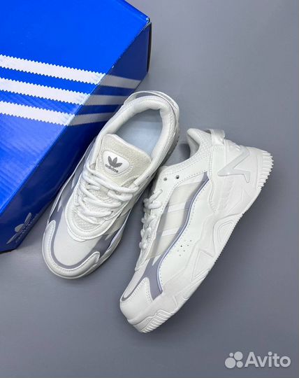 Кроссовки женские Adidas