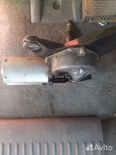 Мотор заднего дворника на Dodge Caravan