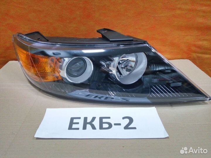 Фара галоген правая RH Kia Sorento 09-12
