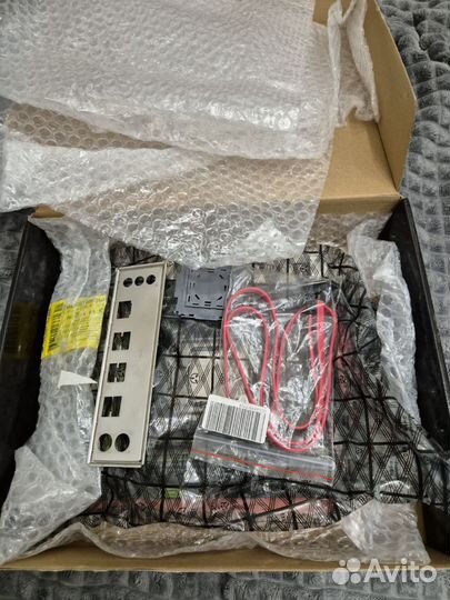LGA2011:X79G+xeon e5 2689v1+32GB+SSD120gb+куллер