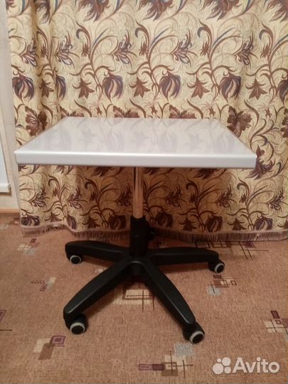 Журнальный столик на колесах бу