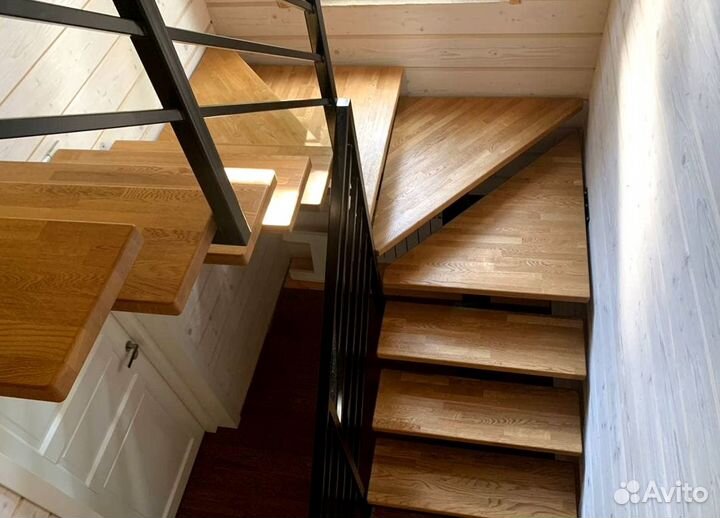 Лестница на металлокаркасе экологичная