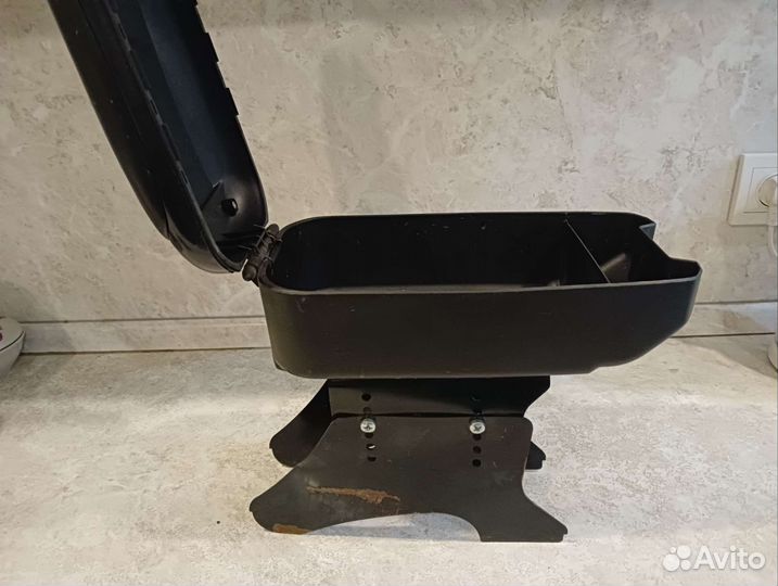 Подлокотник